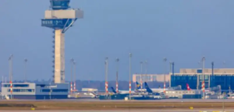 Ver.di ruft zu Warnstreik am BER auf – Eurowings-Piloten stimmen für Arbeitskampf