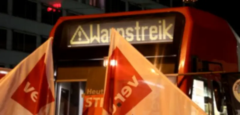 Ver.di-Warnstreik legt Nahverkehr in mehreren Bundesländern lahm - massive Ausfälle bei Bussen und Bahnen