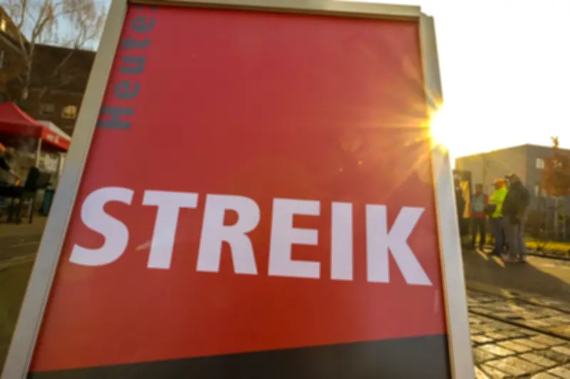 Verdi-Warnstreik legt ÖPNV in Sächsischer Schweiz-Osterzgebirge lahm - Zweiwöchige Streikwelle in Sachsen