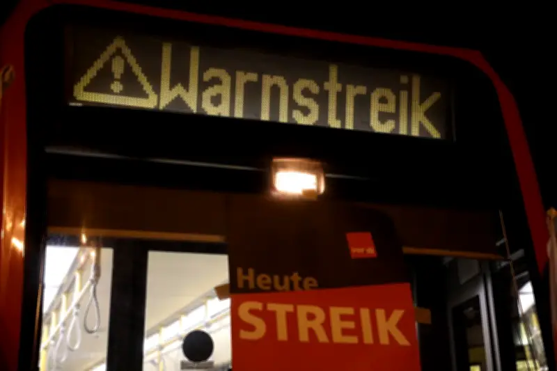 Verdi-Warnstreiks legen ÖPNV in sechs Bundesländern lahm - Tarifverhandlungen stocken