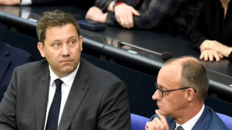 Verfassungsexperten: Klagewelle wegen Schuldenpolitik könnte Klingbeil und Merz treffen