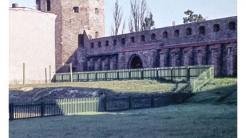 Vergessene Zeit: Der Lagebuschturm in Rostock – Vom Wehrturm zum historischen Gefängnis