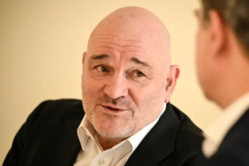 Verkehrsminister Crumbach fordert schärfere Maßnahmen gegen explodierende Spritpreise