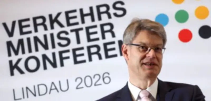 Verkehrsminister warnt: Bahn-Probleme gefährden Demokratie - Schnieder sieht Staat in der Krise