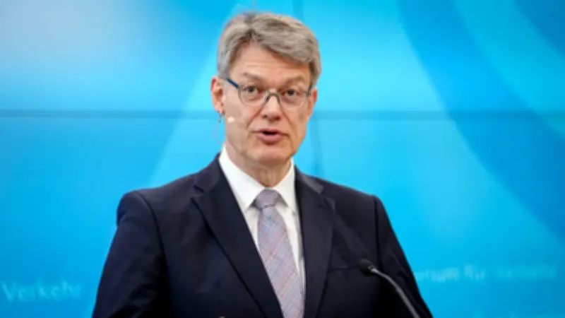 Verkehrsminister warnt: Bahn-Zustand könnte Demokratie gefährden