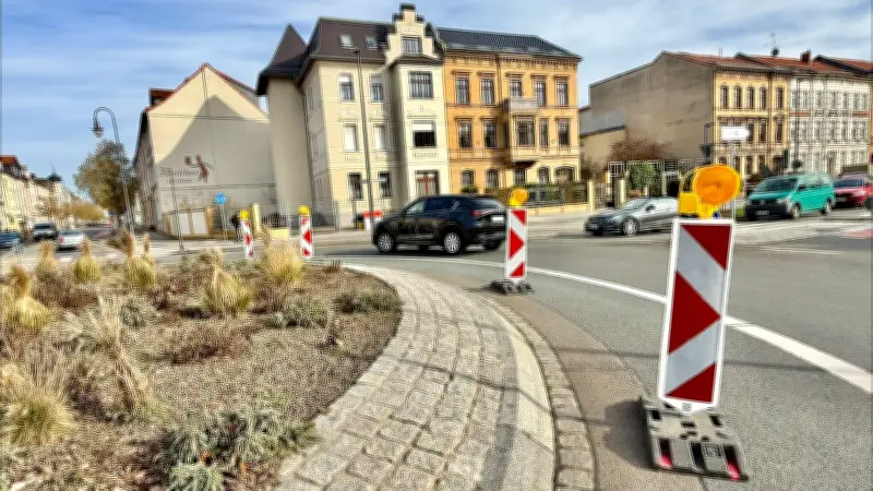 Verkehrssicherheit in Dessau-Roßlau: Warnbaken am Problemkreisel Albrechtstraße werden entfernt