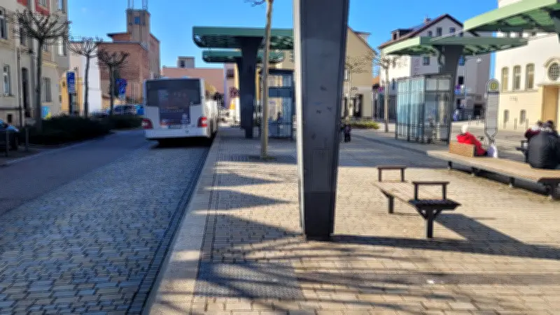 Vier-Tage-Streik legt Busverkehr im Burgenlandkreis lahm: Verdi und PVG im Konflikt