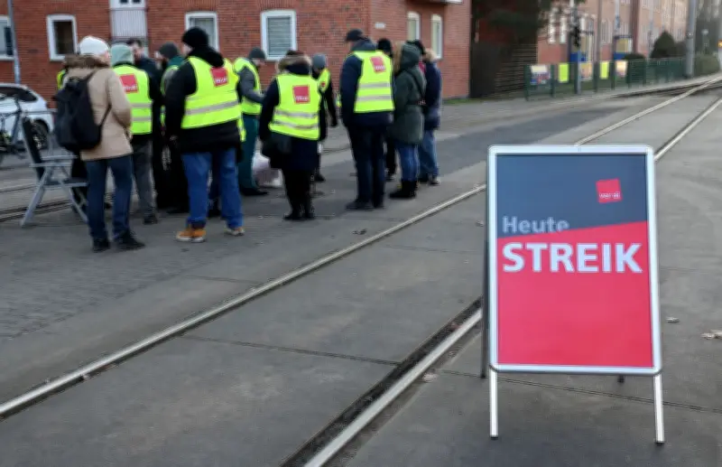Vierte Tarifrunde im ÖPNV: Warnstreik legt Rostocks Nahverkehr lahm