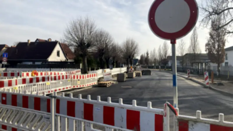 Vollsperrung bei Malchin: Straßenbauer riegeln Landesstraße nach Winterpause erneut ab
