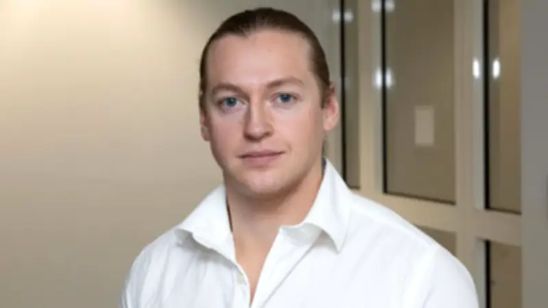 Vom Fitness-Star zum Party-Hengst: Die Karriere des YouTubers Ron Bielecki