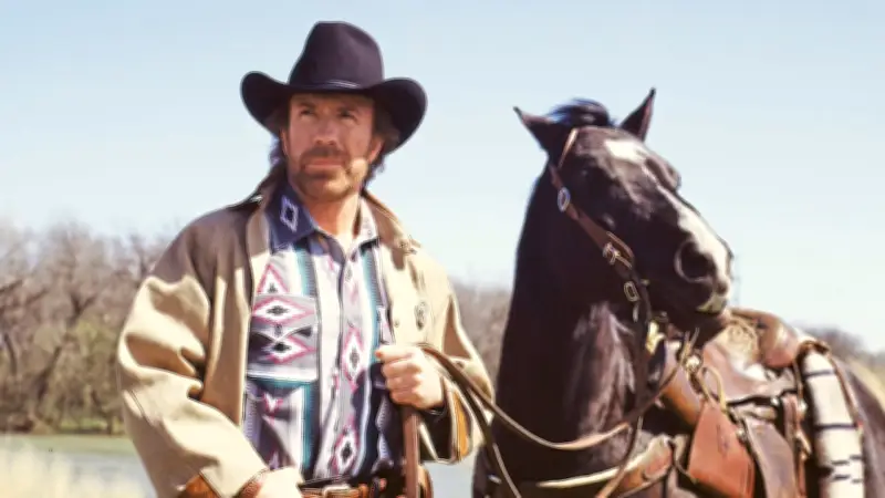 Vom Militär-Karate zur Hollywood-Legende: Die Lebensreise des Chuck Norris