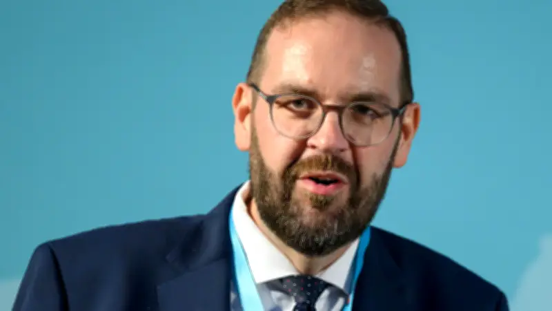 Vom Schulverweigerer zum Bildungsminister: Gordon Hoffmanns ungewöhnlicher Weg