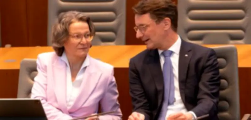 Vorwürfe gegen NRW-Bauministerin Scharrenbach: Wegschauen macht mitschuldig