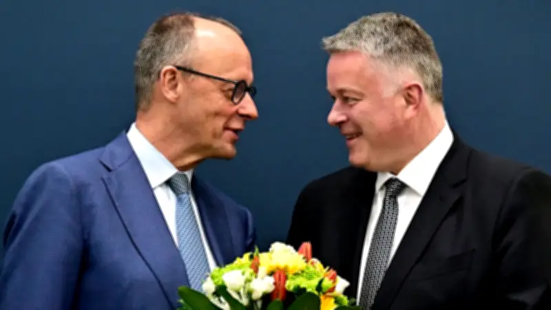 Wahlsieg in Rheinland-Pfalz: Gordon Schnieder erhält Applaus von Bundeskanzler Merz in Berlin