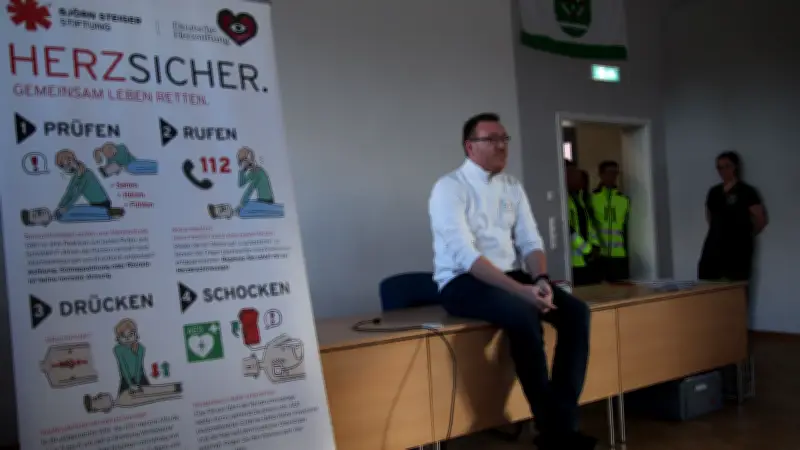 Wariner Bürger lernen lebensrettende Sofortmaßnahmen bei Herzstillstand