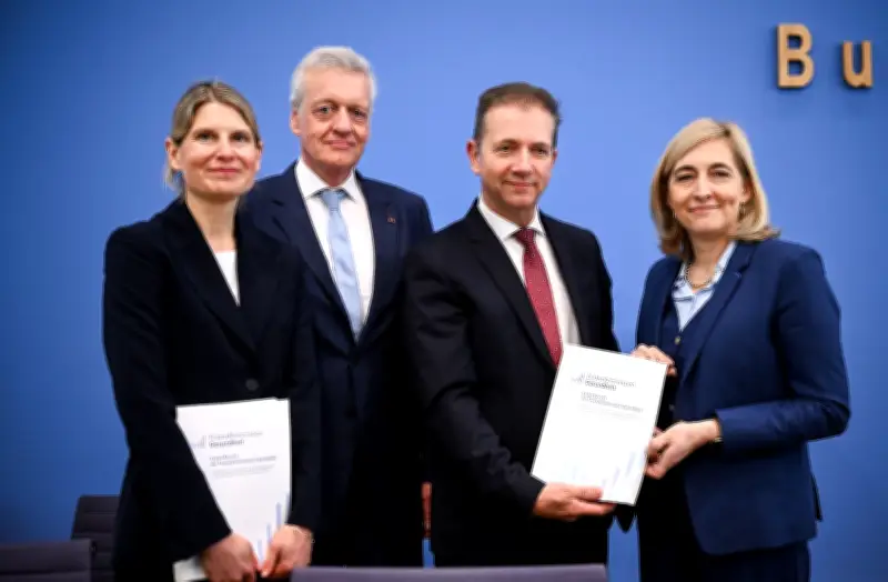 Warkens Milliarden-Sparplan: Expertenkommission legt 66 Maßnahmen für stabile Krankenkassenbeiträge vor