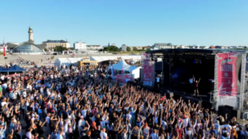 Warnemünde 2026: Strandkonzerte, Feuerwerk und maritime Feste locken an die Ostsee