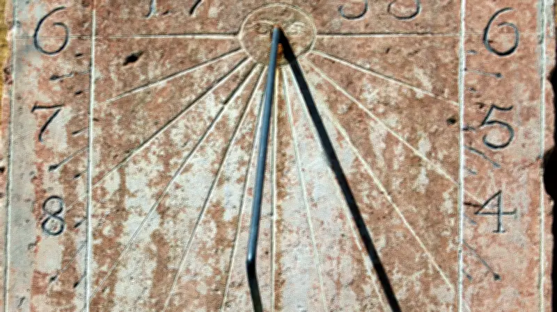 Warnemünder Sonnenuhr: Historischer Zeitmesser im Heimatmuseum bewahrt