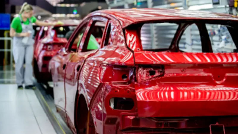 Warum deutsche Autobauer trotz Milliardengewinnen massiv Stellen abbauen