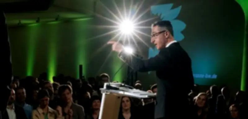 Warum die Linke in der Trump-Ära zerfällt: Ein Essay über progressive Selbstzerfleischung