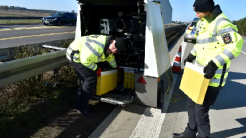 Wöbbeliner A24-Baustelle: Dauerblitzer senkt Geschwindigkeit - Akkuwechsel ist Schwerstarbeit