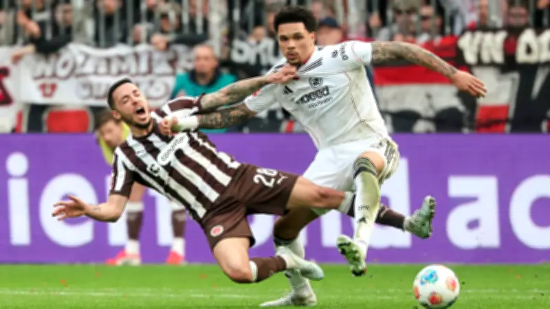 Wechselgerüchte aus England: Eintracht-Verteidiger Collins äußert sich erstmals