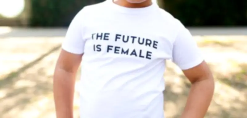 Weltfrauentag mit Söhnen: Wie Mütter Jungen gegen toxische Männlichkeit stärken