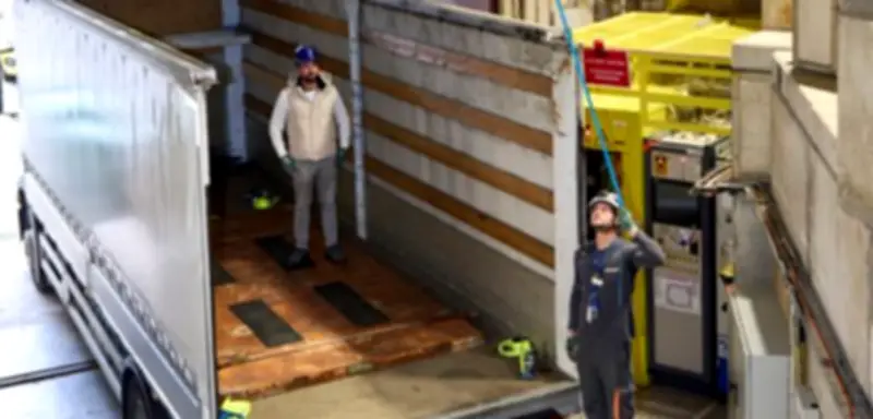 Weltpremiere: Forscher transportieren Antimaterie erfolgreich durch luftleeren Raum