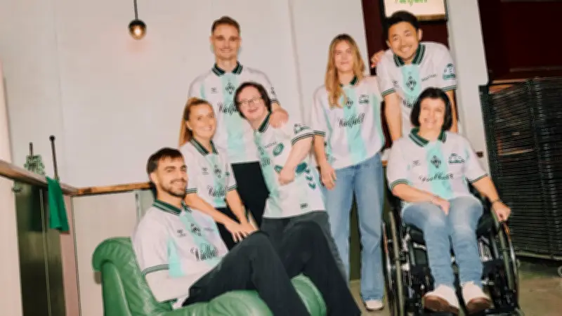 Werder Bremen setzt mit Sondertrikot für Inklusionsspieltag starkes Zeichen für Vielfalt