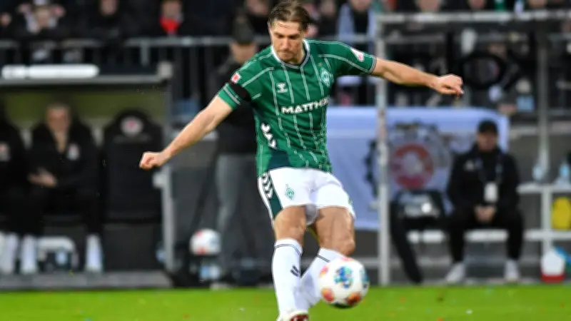 Werder-Profi Niklas Stark schweigt zu Verletzungsdetails: Fokus auf Mannschaftserfolg