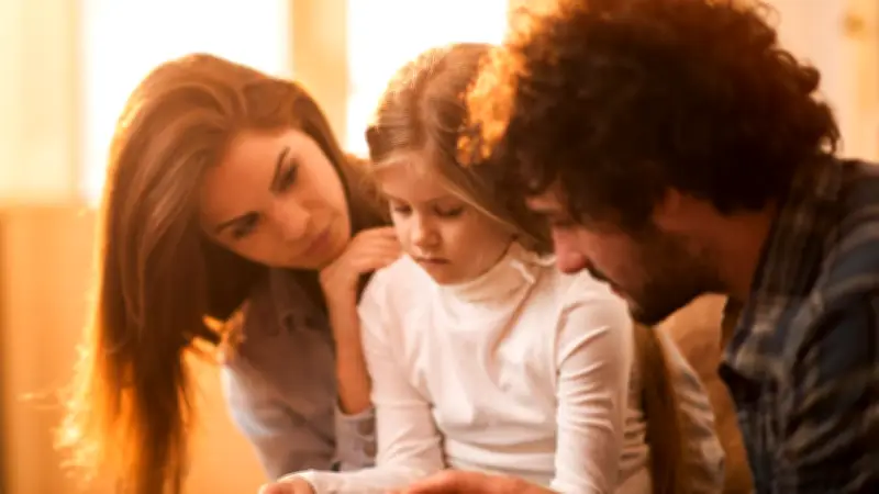 Wie Eltern ihren Kindern den Krieg in Israel erklären können - Expertenrat