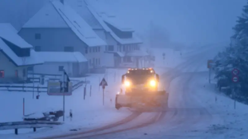 Winter-Comeback im Schwarzwald: Schneechaos und Straßensperrungen nach Kälteeinbruch