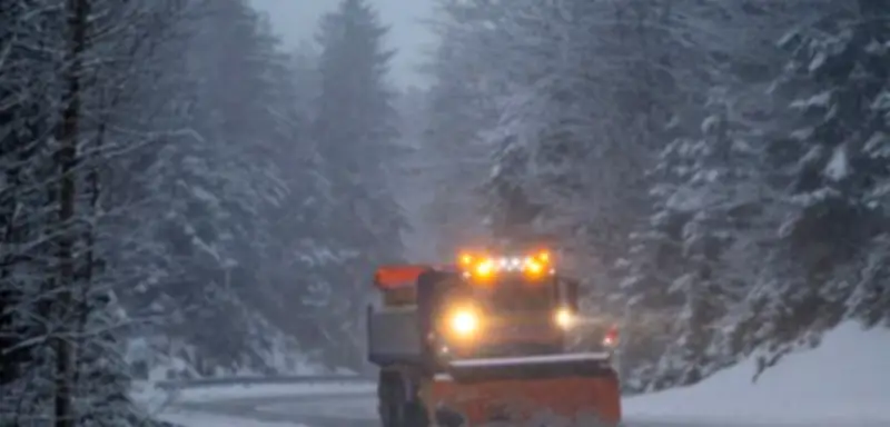 Wintereinbruch im Frühling: Schnee und Eis verursachen zahlreiche Unfälle in Bayern und Hessen