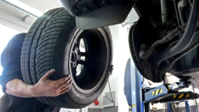 Winterreifen im Sommer: Bis zu 10.000 Euro Risiko bei Unfällen trotz fehlendem Wechselzwang