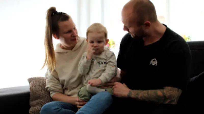 Wittenberger Junge mit Norrie-Syndrom: Eltern kämpfen um medizinische Hilfe für ihren zweijährigen Sohn