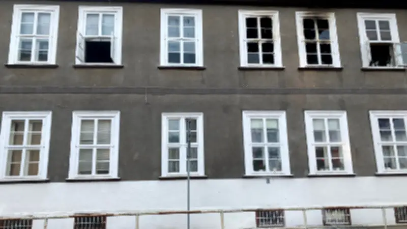 Wohnhausbrand in Neustrelitz: Sechsstelliger Schaden, Mieter verlieren ihr Zuhause