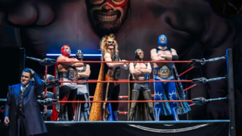 Wrestling-Oper in Berlin: Rossinis Klassiker wird zum Lucha-Libre-Spektakel