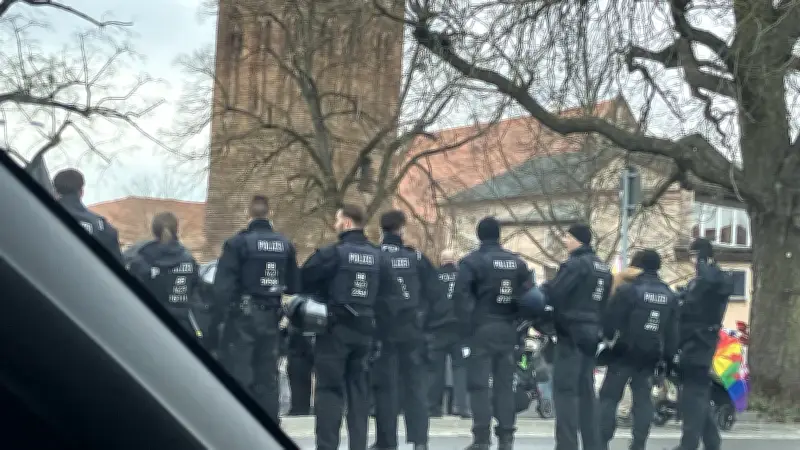 Wütende Leserreaktionen nach AfD-Parteitag in Prenzlau: Polizeiaufgebot und Gegendemos sorgen für Debatten