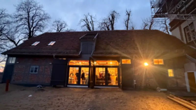 Wunschkonzerte in Gadebusch: Lemmi Lembcke bringt Zauberei, Musik und Comedy in die Remise