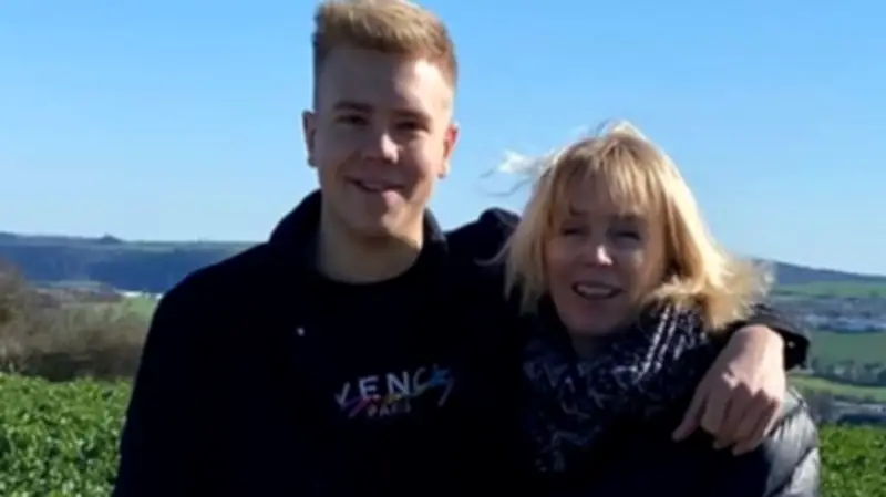 YouTuber Lucas Michels trauert um seine Mutter: Plötzlicher Tod mit 55 Jahren erschüttert Familie