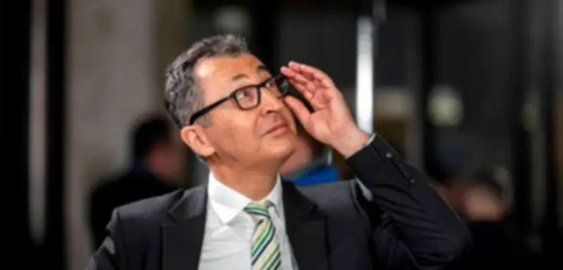 Özdemirs Glückskrawatte: Symbol der Kontinuität beim Grünen-Wahlsieg in Baden-Württemberg