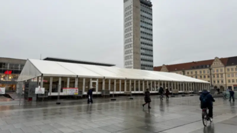 Zeugenaufruf nach mutmaßlichem rechten Angriff auf Neubrandenburger Marktplatz