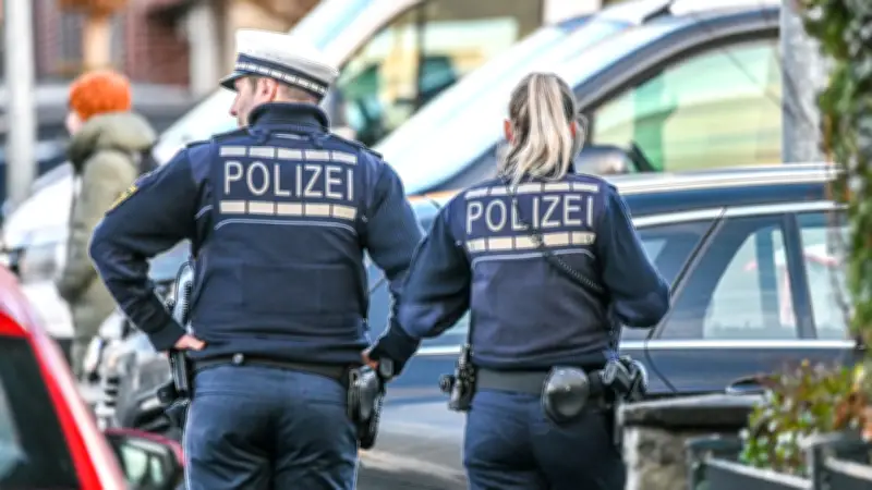 Zeugenbefragung eskaliert: 31-Jähriger verletzt drei Polizeibeamte in Schorndorf