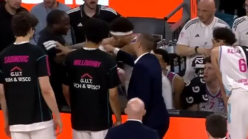 Zoff bei Telekom Baskets Bonn: Basketball-Stars liefern sich hitzige Auseinandersetzung auf der Bank