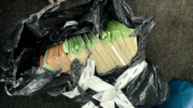 Zoll entdeckt 84.250 Euro in Müllsack bei Autobahnkontrolle auf A3