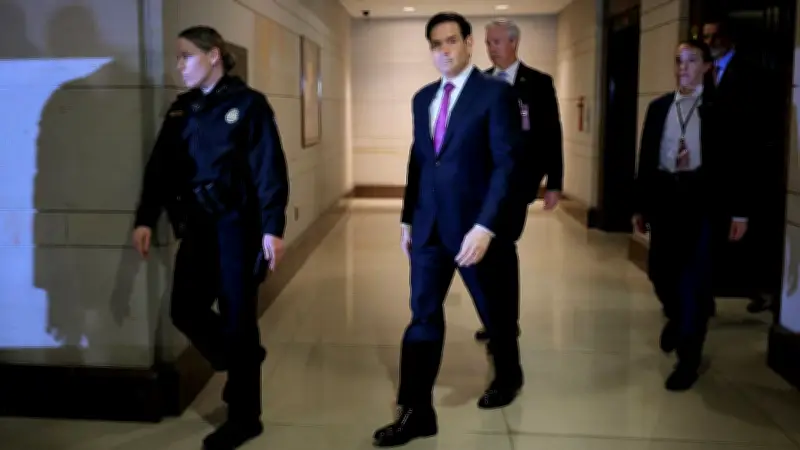 Zu große Schuhe für Rubio: Trumps Geschenk sorgt für Verlegenheit in Washington