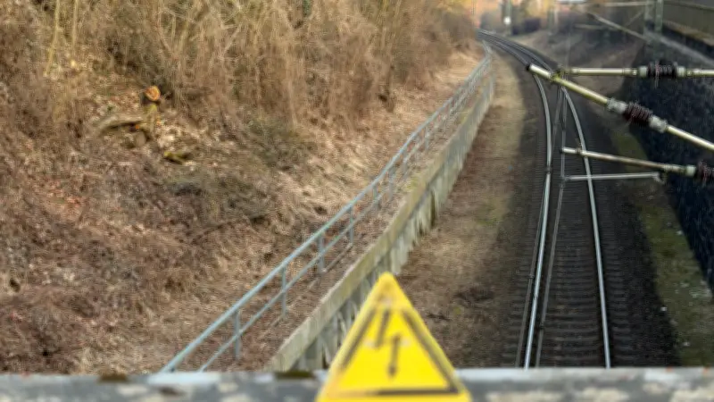Zug erfasst Person bei Neubrandenburg – Bahnverkehr zwischen Neubrandenburg und Neustrelitz gesperrt