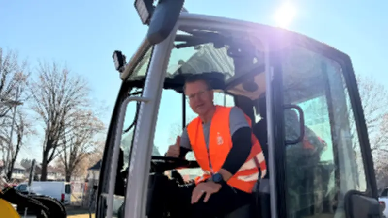 Zwickaus Kult-Trainer Rico Schmitt packt beim Stadionumbau mit an: Legendeneck 2.0 nimmt Form an