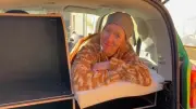 40-Jährige verwandelt E-Smart in Mini-Wohnmobil für Ostsee-Roadtrip