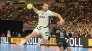 Ailton erlebt Handball-Premiere: DHB-Team siegt knapp, nur Mertens feiert Geburtstag